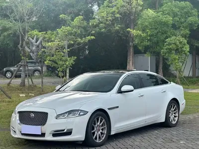 Jaguar XJ