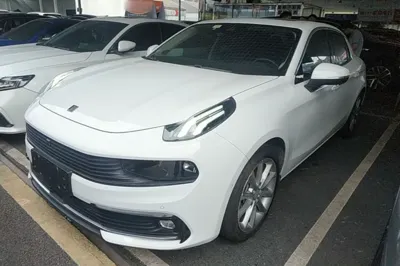 Lynk & Co 03