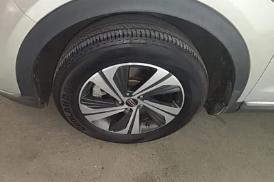 Hongqi HS5