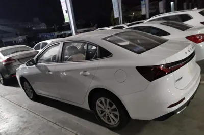 Roewe i5