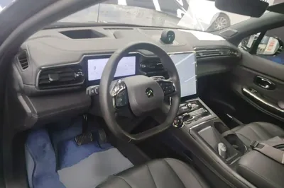 Nio ES8