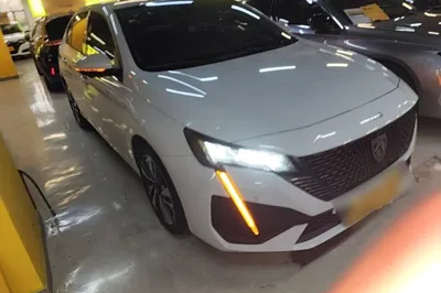 Peugeot 408