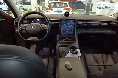 Nio ES8