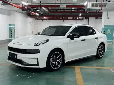Lynk & Co 03