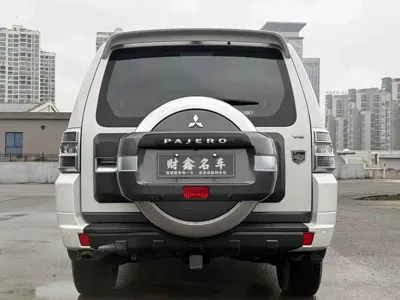 Mitsubishi Pajero (Import)