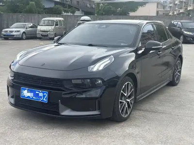 Lynk & Co 03
