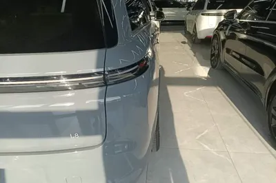 Li Auto L8