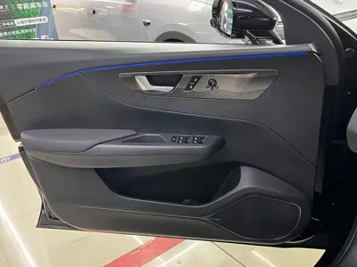 Hongqi Hongqi E-QM5