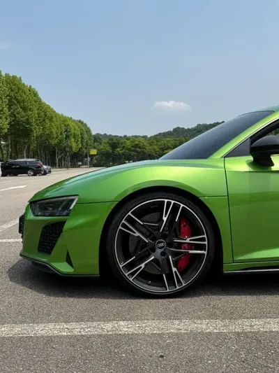 Audi R8