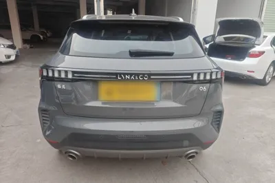Lynk & Co 06