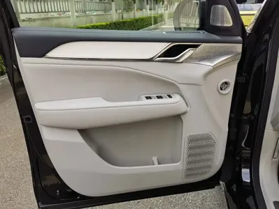 Volvo EM90