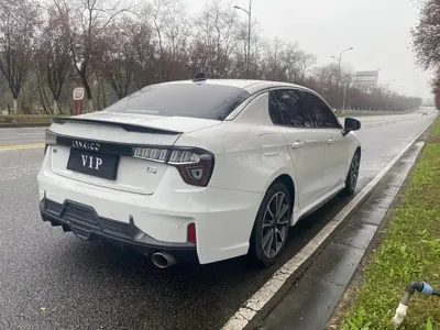 Lynk & Co 03