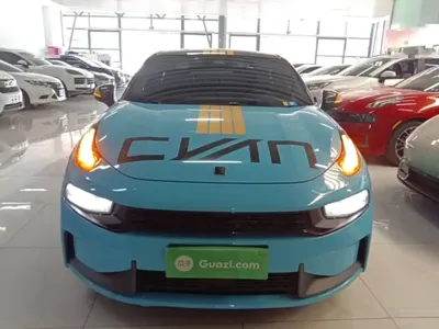 Lynk & Co 03
