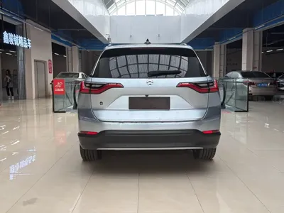 Nio ES8