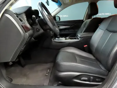 Infiniti Q70