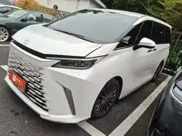 Lexus LM