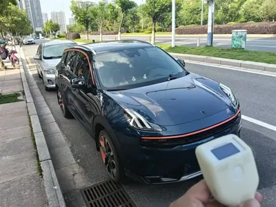 Lynk & Co 06