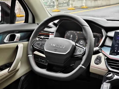 Lynk & Co 06