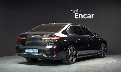 BMW i7