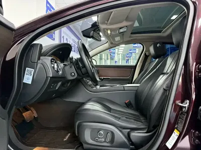 Jaguar XJ