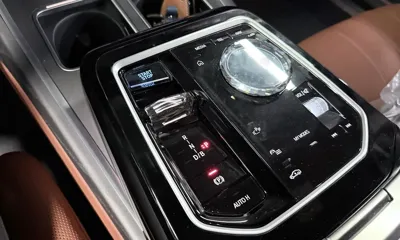 BMW i7