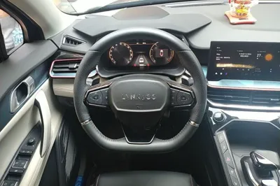 Lynk & Co 06