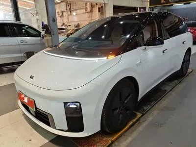 Li Auto 理想i8