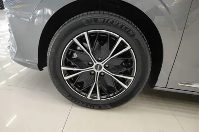 Roewe iMAX8