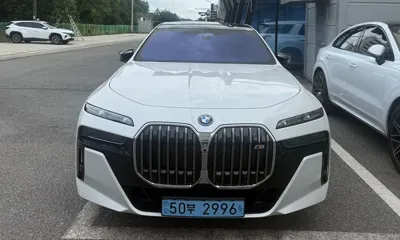 BMW i7