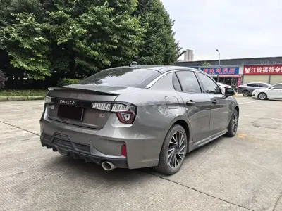 Lynk & Co 03