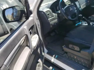 Mitsubishi Pajero (Import)