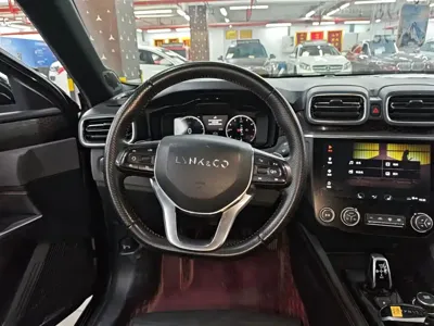 Lynk & Co 03