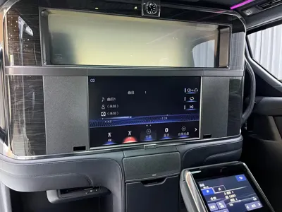 Lexus LM