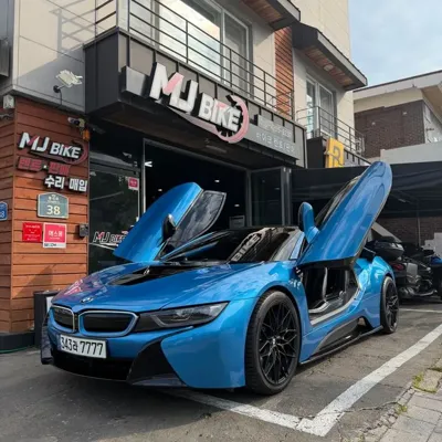 BMW i8