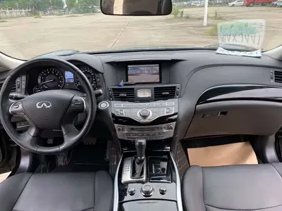 Infiniti Q70