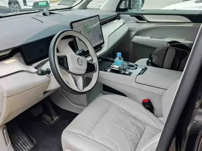 Volvo EM90
