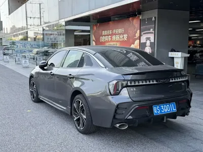 Lynk & Co 03