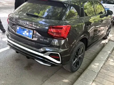 Audi Q2L