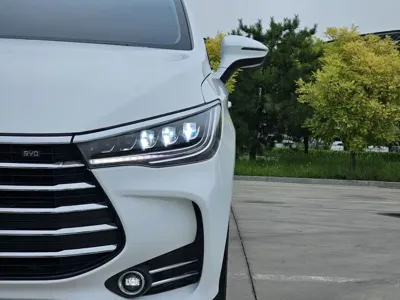 BYD MAX
