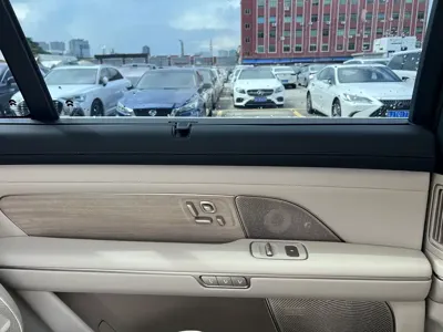 Nio ES8