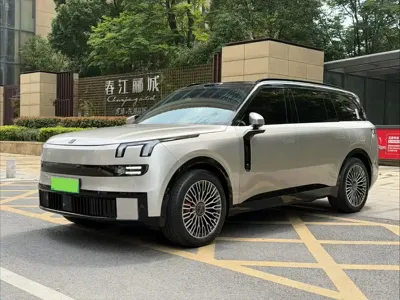 Lynk & Co 900