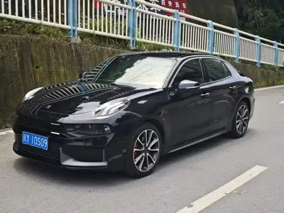 Lynk & Co 03