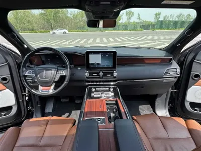 Lincoln Navigator