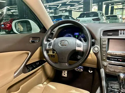 Lexus IS