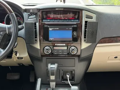 Mitsubishi Pajero (Import)