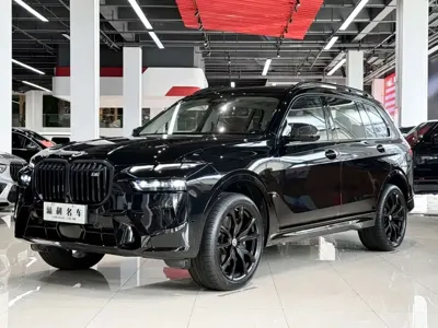 BMW 宝马X7 M60i