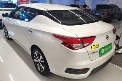 Nissan Lannia