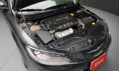Chrysler 200