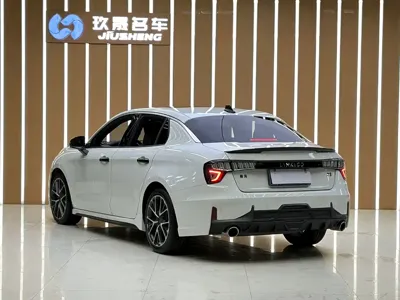 Lynk & Co 03