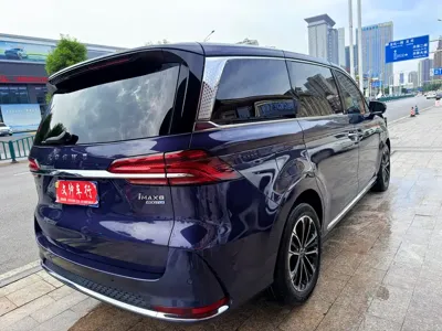 Roewe iMAX8